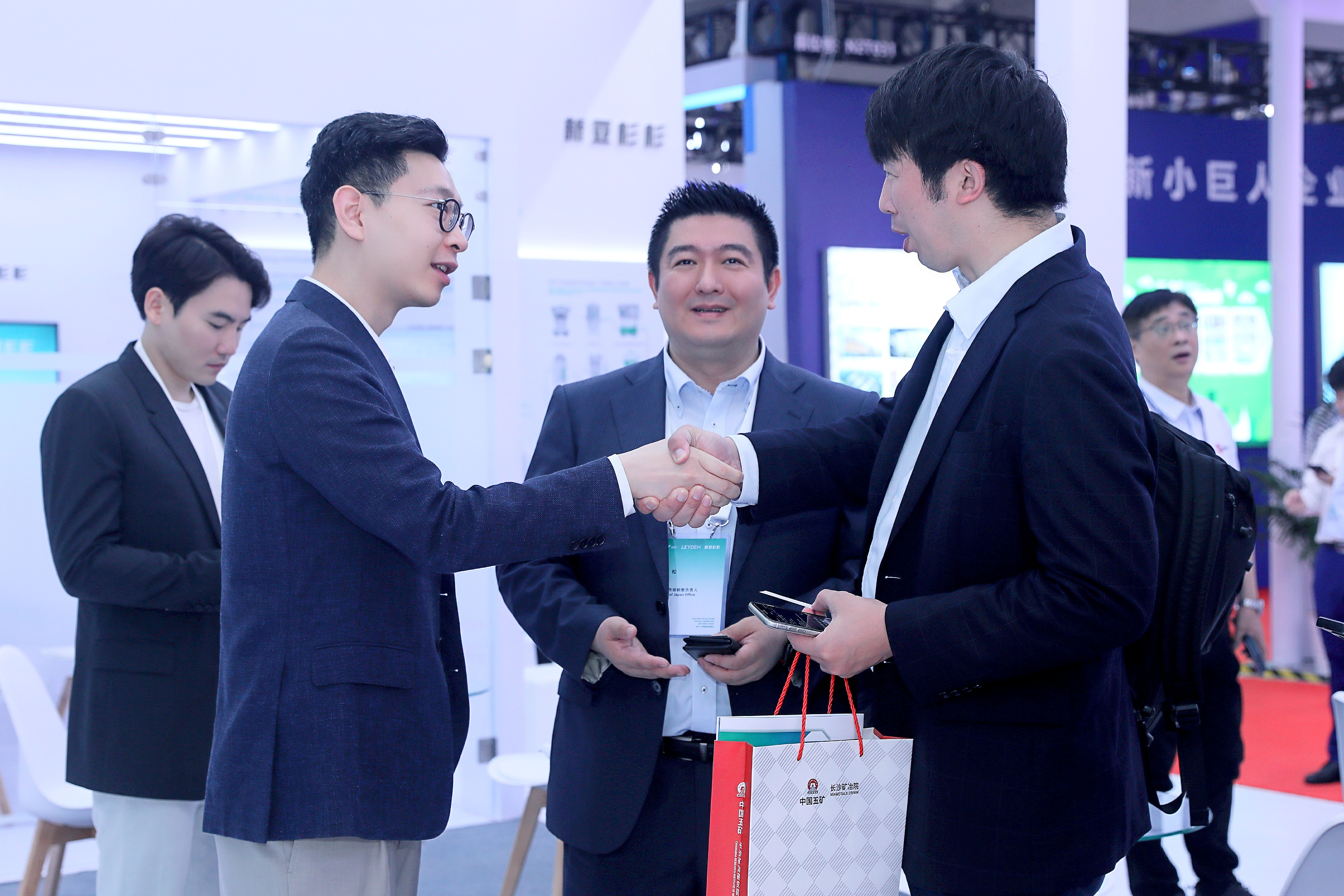 新亞制程：新亞杉杉CIBF2024電池展載譽(yù)收官，創(chuàng)下一代電池新篇章